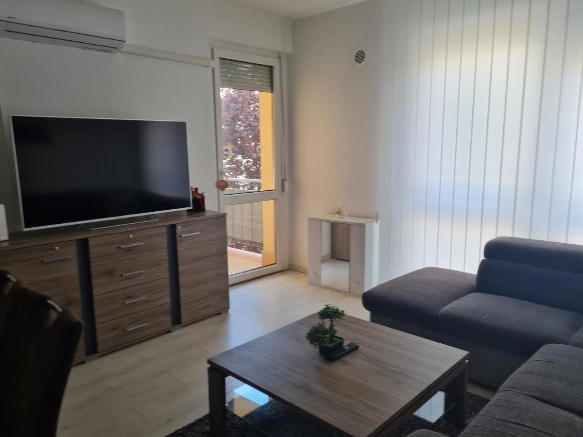 Апартаменты Urban Apartman Мишкольц Экстерьер фото